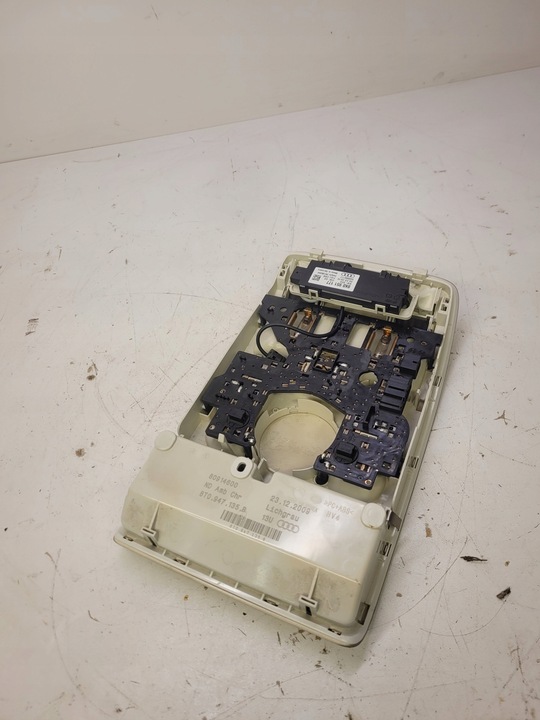 фото №5, Лампа кабины audi a4 b8 a5 q5 8t0947135b 13u