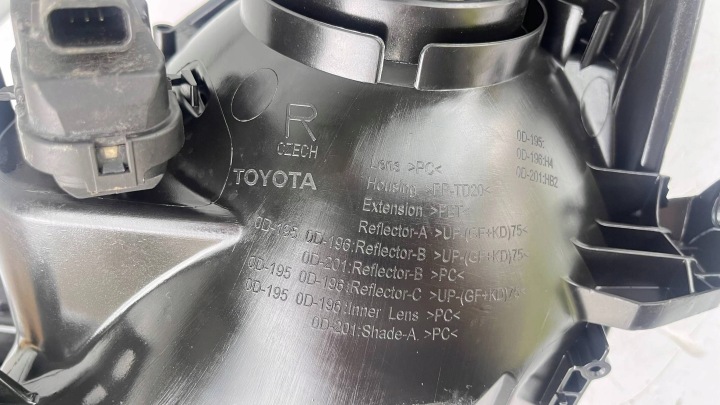 фото №8, Фара передня звичайна галоген перед сторона права toyota yaris 2015
