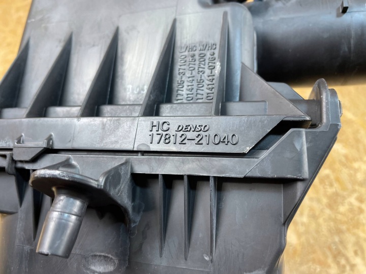фото №9, Корпус фильтра воздуха toyota prius iv 1.8h 17812-21040 17701-37230 2015-