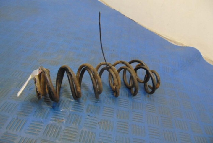 фото №1, Volkswagen golf iv 1.6 16v fsi пружина зад левая+ правая