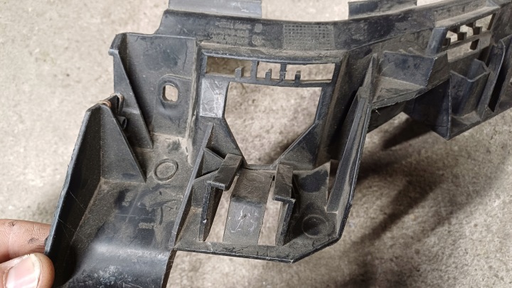 фото №8, Vw golf v plus кронштейн   бампера праве зад заднє 5m0807376