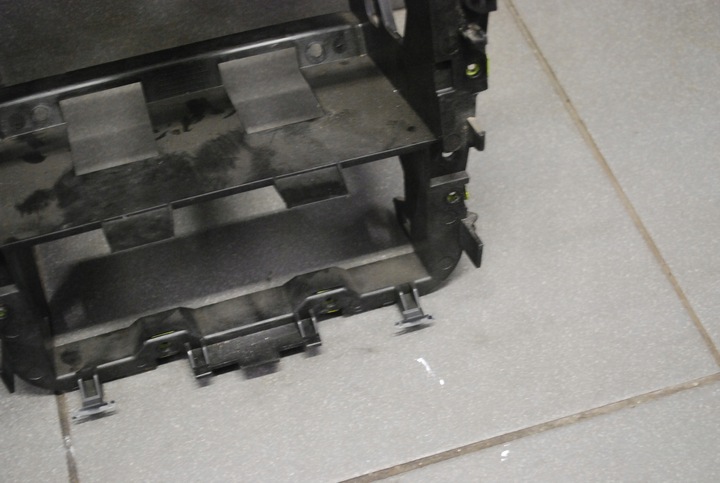 фото №7, Рамка корзина радио vw golf v 1k0858005c