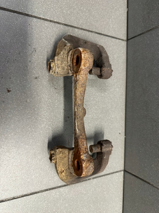 фото №1, Скоба зажим левый перед audi q5 8r 320mm