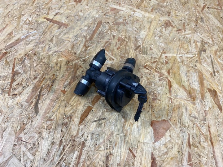 фото №6, Додатковий водяна помпа  bmw f39 f45 f46 f48 mini f55 f56 f57 f60 8486848