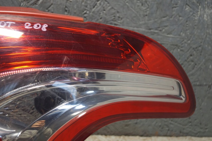 фото №8, Peugeot 208 фара правое зад s2060