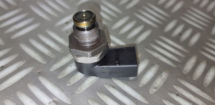 фото №8, Bmw e60 e90 2.0 3.0 d m57n датчик давления топлива 7787167 0281002497 06r