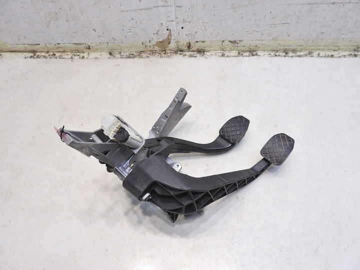 фото №7, Педаль педали тормоза сцепления audi a4 b7 2.0 tfsi 8e1721117a