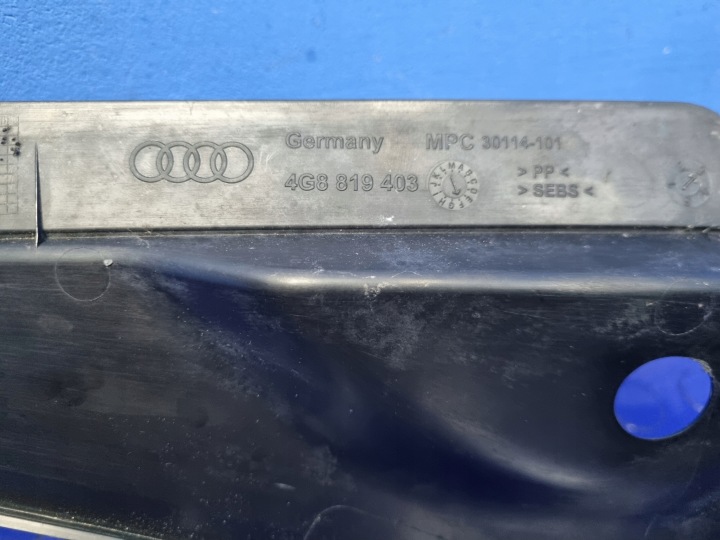 фото №8, Audi a7 c7 рестайлинг панель под лобовым стеклом передние оригинал 4g1819403