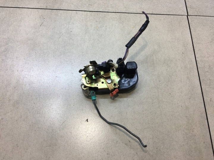 фото №1, Замок дверь левый перед voyager iv 4 pin