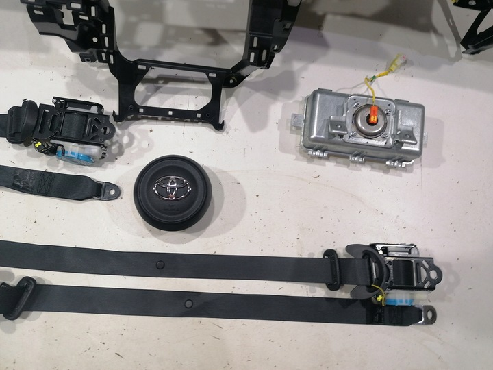 фото №6, Toyota yaris 4 iv cross панель подушка безопасности подушки ремни оригинал