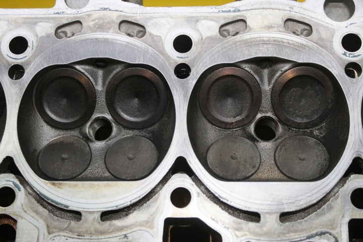 фото №13, Головка ліва audi a6 s6 c6 a8 d3 5.2 fsi bxa 07l103373j
