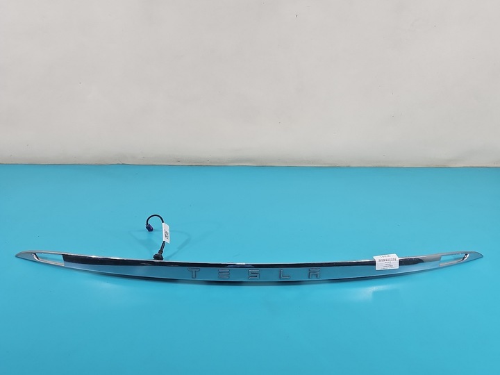 фото №1, Накладка зад кришки tesla модель s сірий 10257776-00-a 1061269-00-d