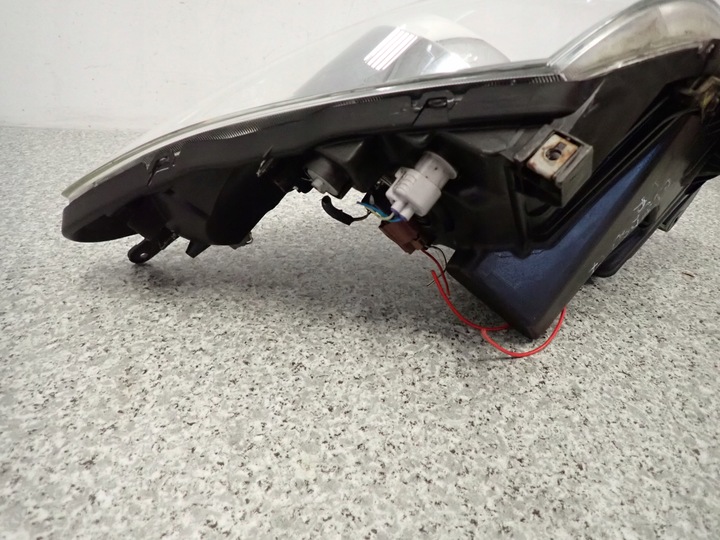 фото №8, Toyota corolla verso 07- лампа передняя правая фара правые d-cat