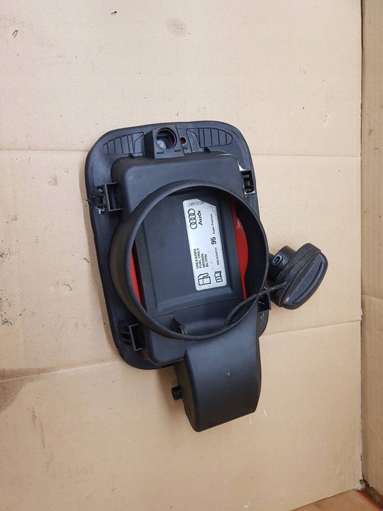 фото №3, Audi a5 8t 8f 2010 кришка заливання пального