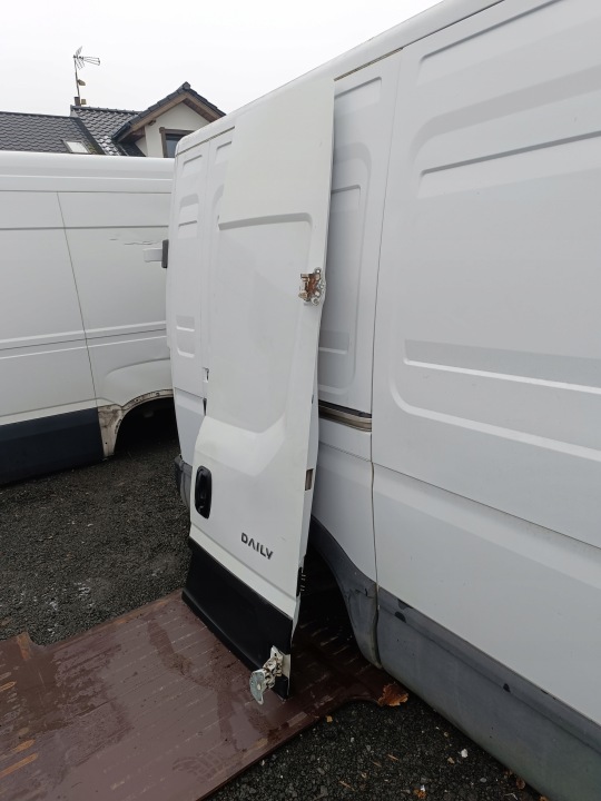 фото №8, Двері праві зад h2 середній iveco daily 14+