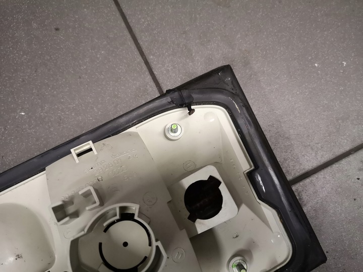 фото №11, Лампа лівий зад w кришка багажника audi a8 d2 4d0945093