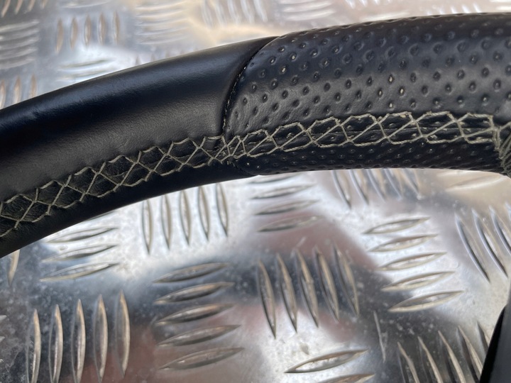 фото №8, Руль кожа лепестки x204 w117 w218 w246 белая nić