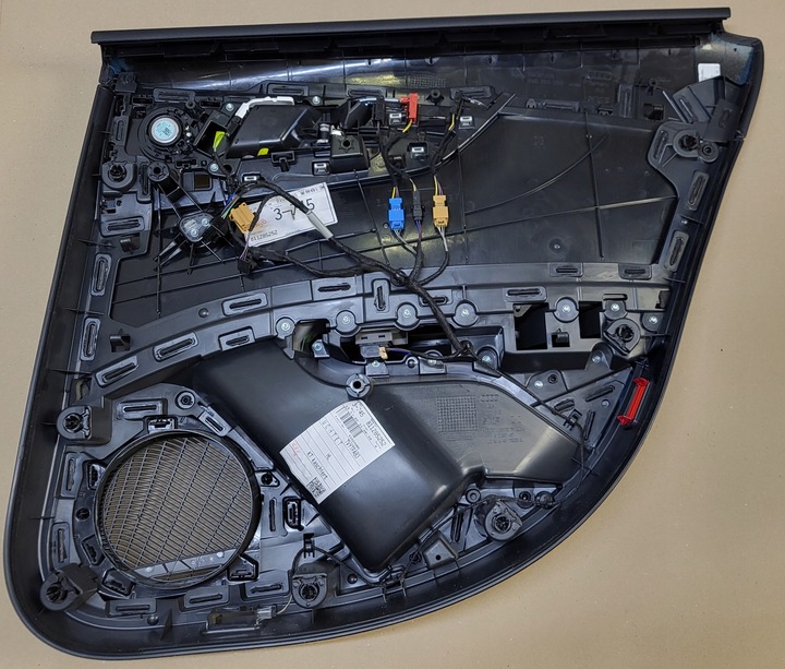 фото №11, Боковина дверь обивка левый зад алькантара audi a4 b9 8w оригинальный номер b&o ambiente led