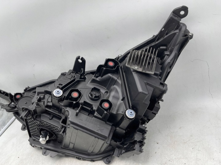 фото №12, Toyota bz4x bdb полный led фара передняя правая правое перед kito 42122 nr72