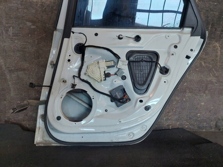 фото №10, Дверь комплектные правое зад audi a4 b8 sedan ly9c 8k0959795 8k0959812