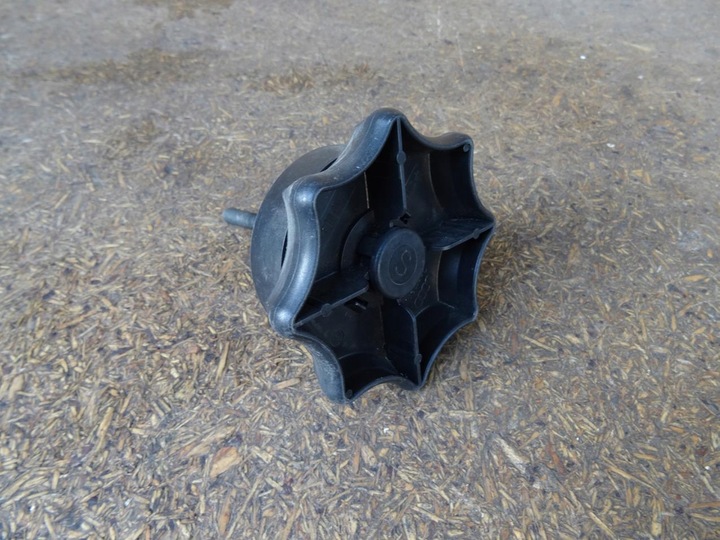 фото №1, Audi a8 s8 d2 винт крепление колёса запаска запасного 4a0803899