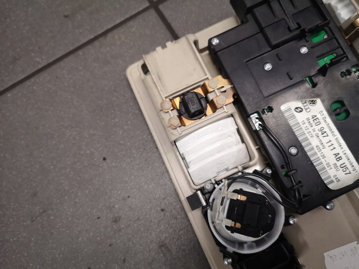 фото №12, Лампа стеля audi a8 d3 krem 4e0947111ab