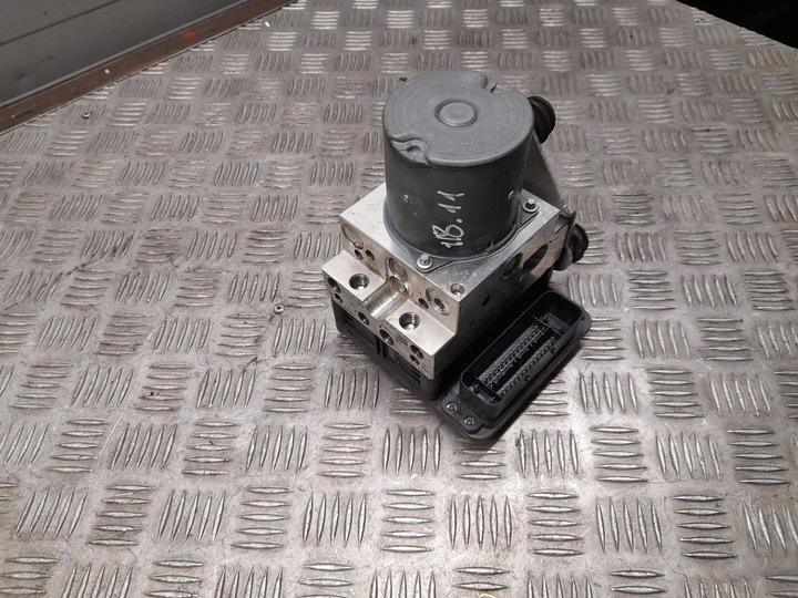 фото №5, Audi a8 s8 d4 4h 2013 з спереди насос abs