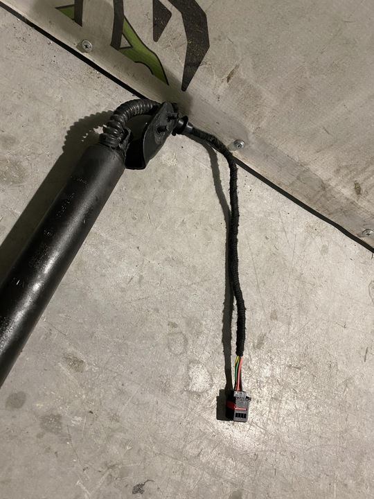 фото №7, Kia sportage iv амортизатор крышки электрический 81770-d9100