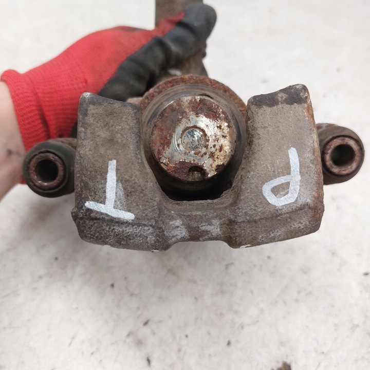 фото №10, Kia carens ii 2 супорт гальмівний праві зад чавунний