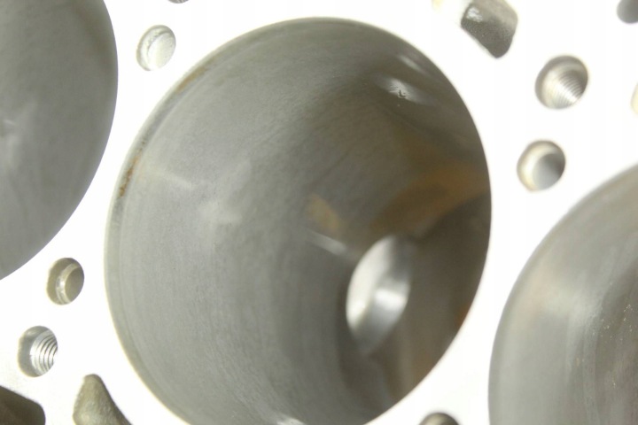 фото №13, Блок  двигуна низ audi a6 c6 a4 b7 4.2 fsi bat bbk 079103021s 079103032p