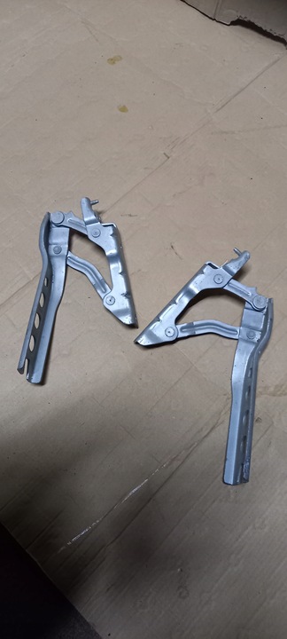 фото №1, Петля петли капота 1z0823301c skoda octavia 2 ii 06r