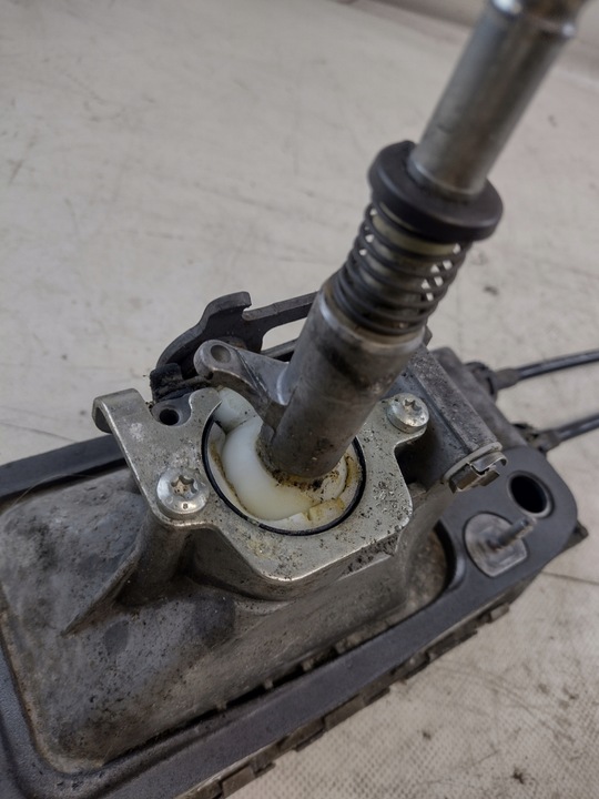 фото №4, Рычаг домкрат изменения коробки передач оригинальный номер 1k0711091a volkswagen golf v 1.6b 06r.