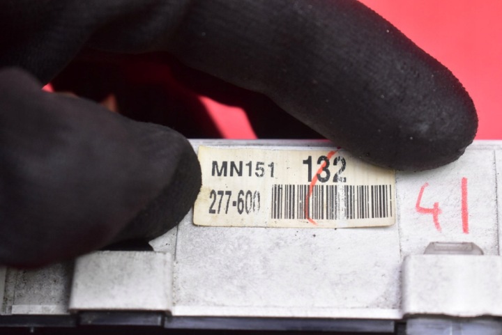 фото №8, Панель приладів eu mn151132 mitsubishi outlander i 2.0 16v 136 km 4x4 01-08
