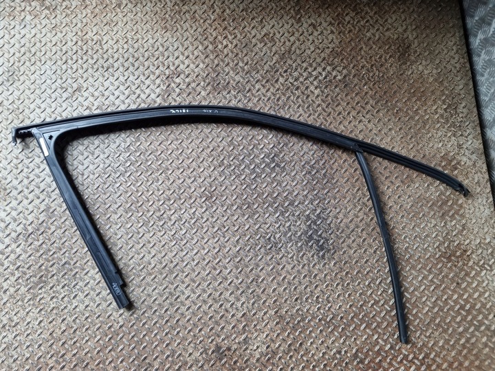 фото №8, 2021 volkswagen tiguan allspace прокладка стёкла дверь передних 5nn837431e