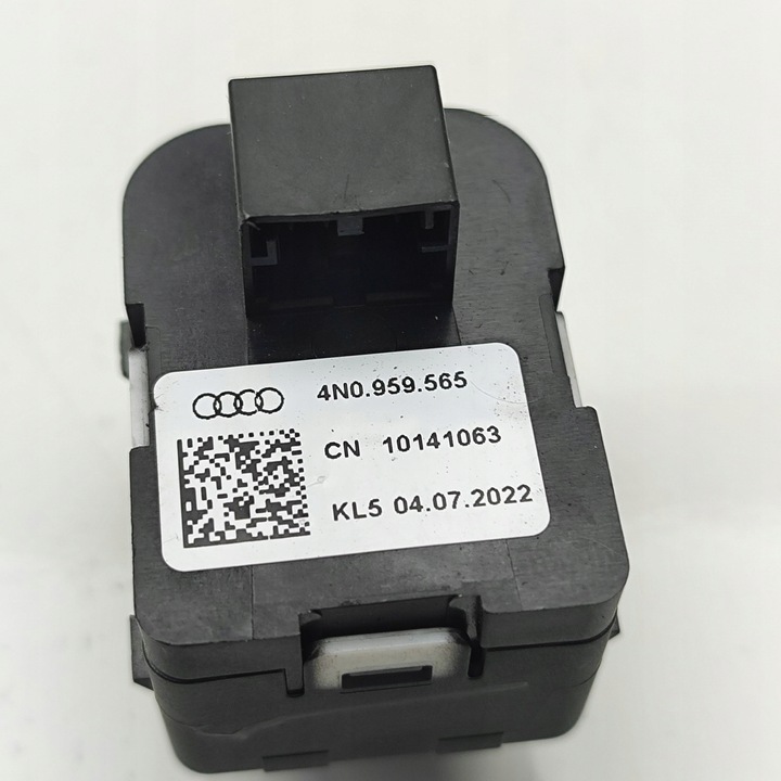 фото №6, Audi q4 sportback e-tron 2023 кнопка регулировка зеркал боковых