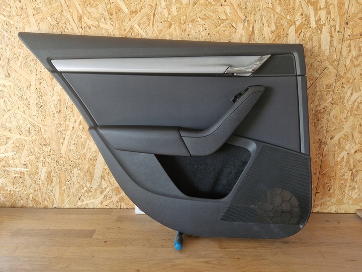 фото №1, Боковина двері лівий зад octavia iii 5e9867023m