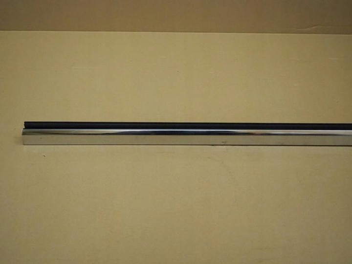 фото №2, Планка ущільнювач скла лівий перед grand cherokee wk2 рестайлінг