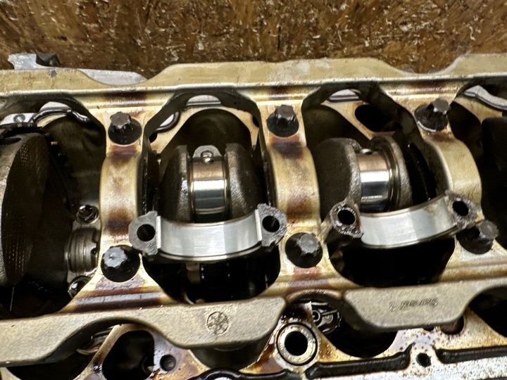 фото №14, Блок двигателя низ вал поршни 1.6 nissan mr16