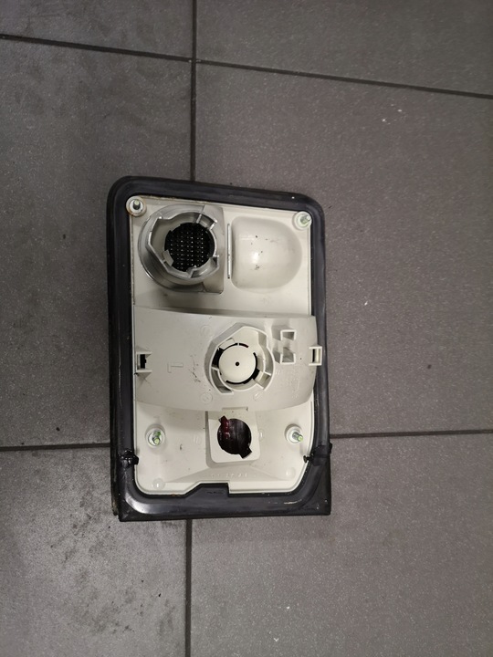 фото №10, Лампа лівий зад w кришка багажника audi a8 d2 4d0945093