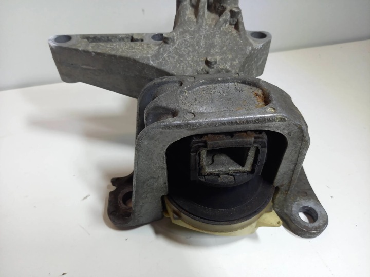 фото №5, Renault megane iii 1.5 dci кронштейн подушка двигуна