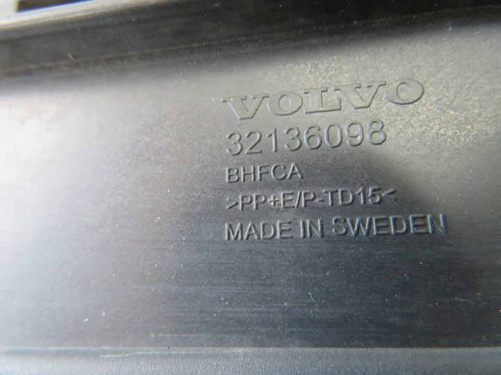 фото №15, Решётка средняя бампера передней volvo xc40 32136098-remo