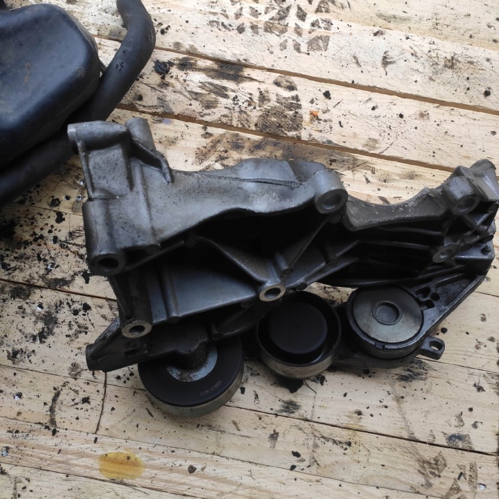 фото №6, Кронштейн генератора audi a4 b6 2.0b alt 06d903143c