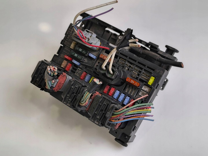 фото №2, Citroen berlingo 2009 рамка / модуль запобіжників