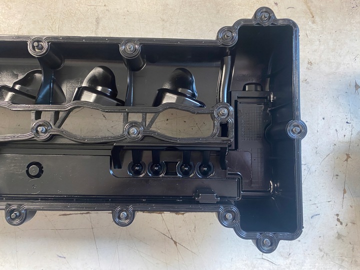 фото №8, Mercedes 2.2 cdi крышка клапанов a6510103645