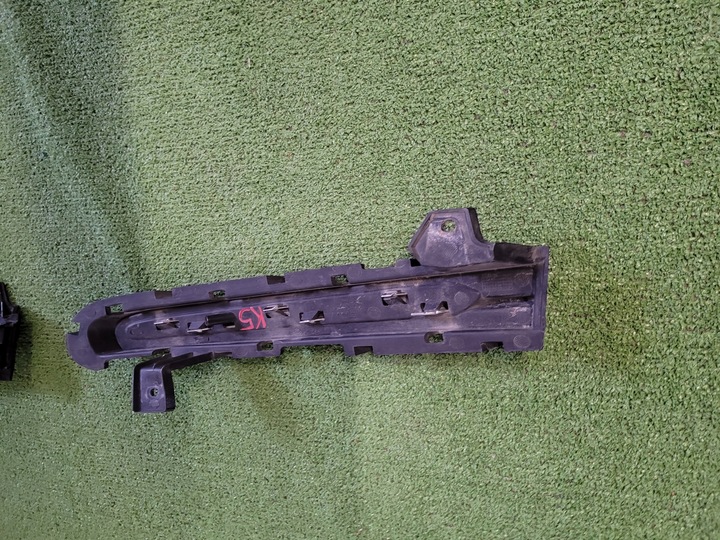 фото №6, Volvo v40 рестайлинг решётка з хром заглушка бампера правая хром 31347043 oem