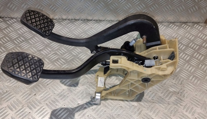 фото №7, Bmw e60 e61 педаль тормоза сцепления помпа датчик педали механическая коробка передач kpl 6769219