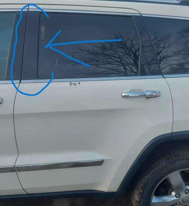 фото №1, Jeep grand cherokee wk2 11-21r планка дверь левый зад блеск вертикальная