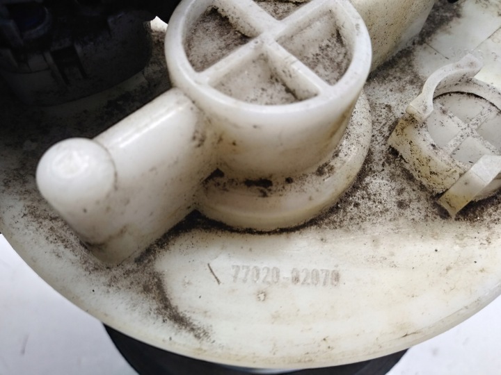 фото №5, Toyota e12 avensis t25 1.6 1.8 vvti насос пального 77020-02070 0580313085