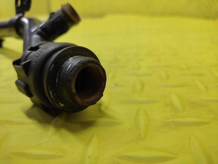 фото №6, Audi a6 c6 2.0 fsi трубка  основний  06d121065j