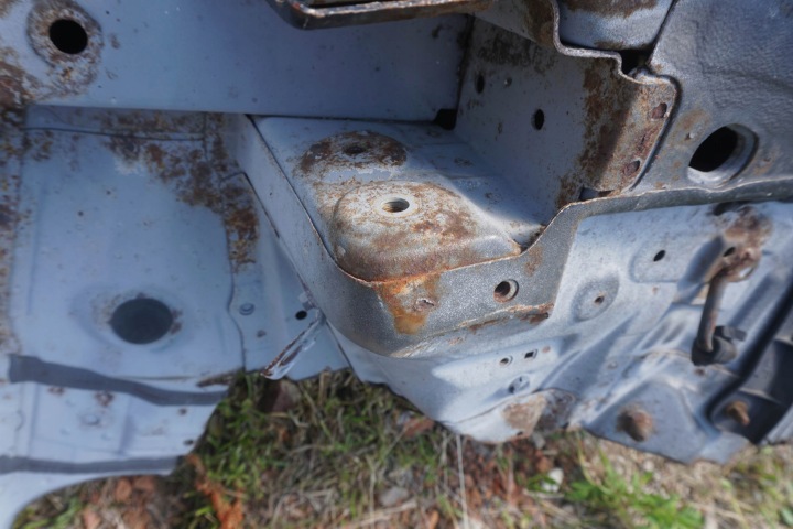 фото №12, Toyota yaris ii 2006-2011r кріплення задньої балка крило поріг